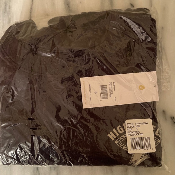 NEW Set of 2 crop tees from Spiritual Gangster size small, 1 black tee 1 white - Picture 8 of 9